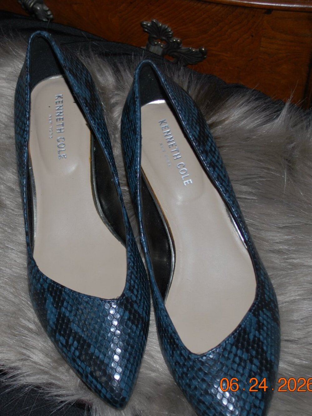 Kenneth Cole Blue Black Flats